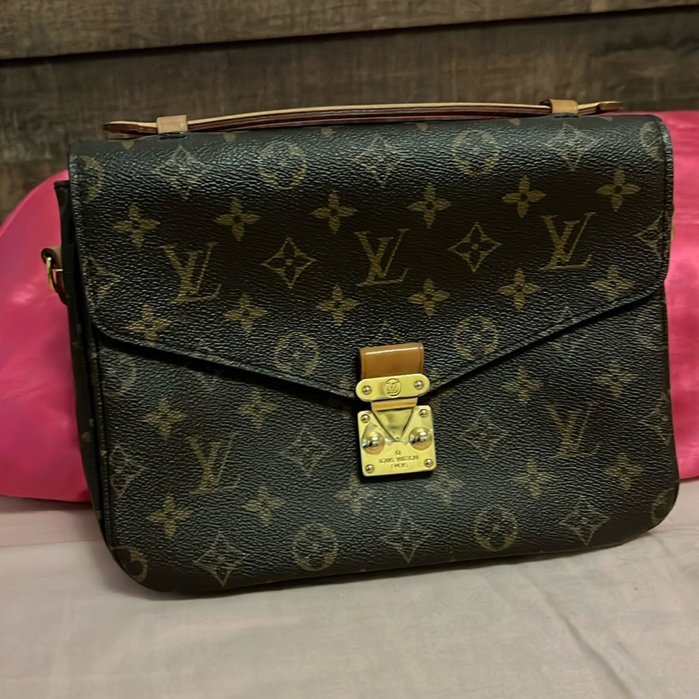 Louis Vuitton Pochette Métis